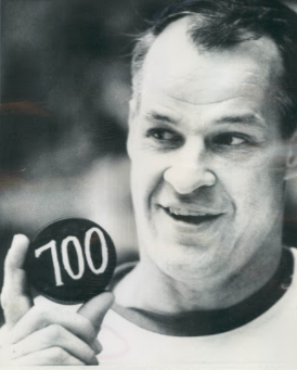 hockey_vintage's tweet photo. #StatSunday 54 years ago today ON THIS DAY in hockey history (December 4, 1968):

Gordie "Mr. Hockey" Howe becomes the 1st player in NHL history to score 700 goals as he scores in the @DetroitRedWings 7-2 win over the Penguins https://t.co/7jR9mguljs