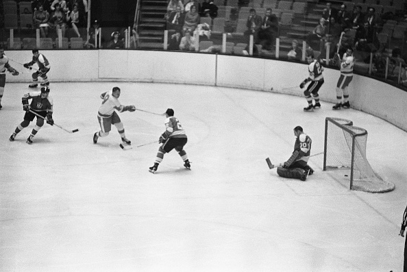 hockey_vintage's tweet photo. #StatSunday 54 years ago today ON THIS DAY in hockey history (December 4, 1968):

Gordie "Mr. Hockey" Howe becomes the 1st player in NHL history to score 700 goals as he scores in the @DetroitRedWings 7-2 win over the Penguins https://t.co/7jR9mguljs