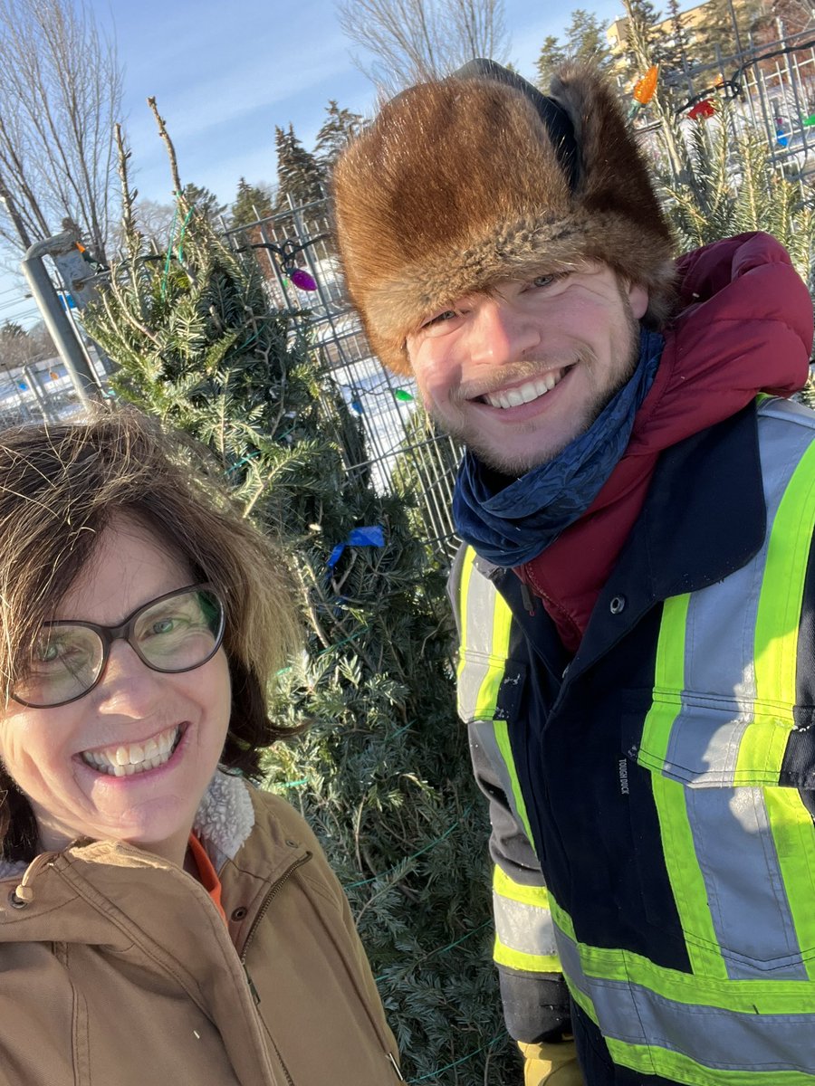 Glad I arrived in time to pick up my tree from @UofAALES #uofaforestry @UAlberta Thanks Sam for helping me out!