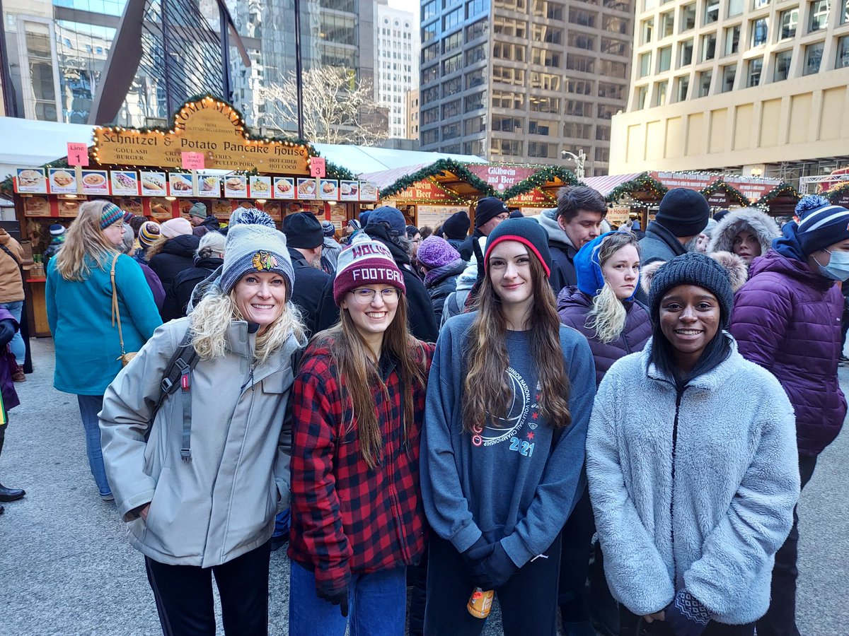 HerrProfHiggins's tweet image. Alle Jahre wieder! @prgermanclub and @PrairieRidgeHS friends visited @thechristkindlmarket So nice, we just had to go twice! @aatgonline #wunderbartogether #prexperience @SKochPR
