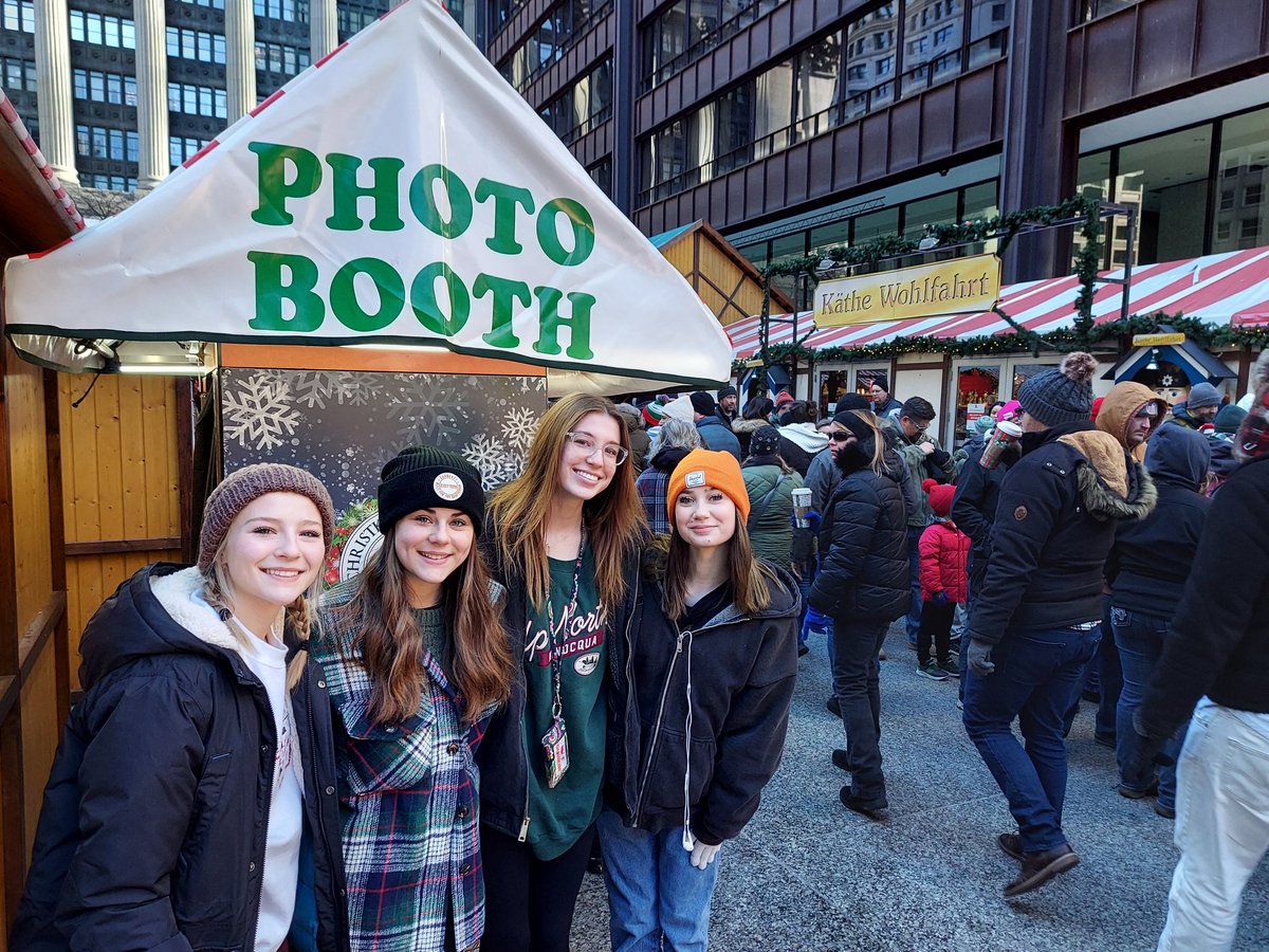 HerrProfHiggins's tweet image. Alle Jahre wieder! @prgermanclub and @PrairieRidgeHS friends visited @thechristkindlmarket So nice, we just had to go twice! @aatgonline #wunderbartogether #prexperience @SKochPR
