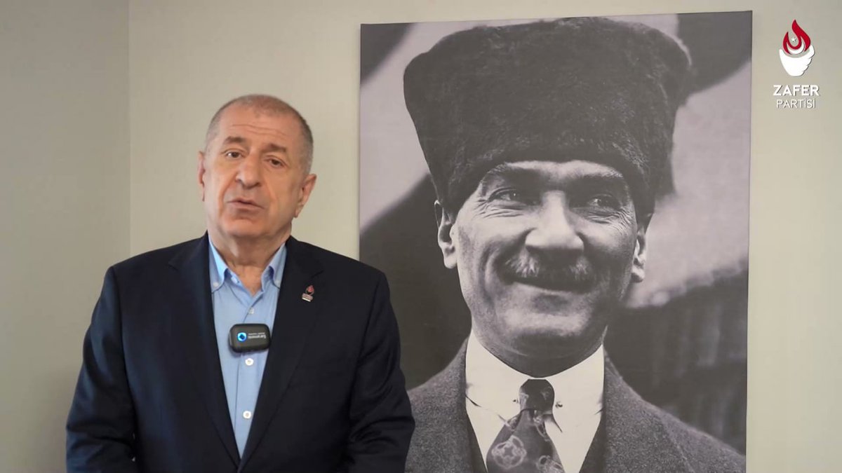 Ümit Özdağ'dan LGBT yorumu: 

Ona hiçbir şey söylemeye hakkımız yok.
O bir tercih ve bu tercihe de devletin bir şey söyleme hakkı yoktur.
Kişilerin de müdahil olma hakkı yoktur.