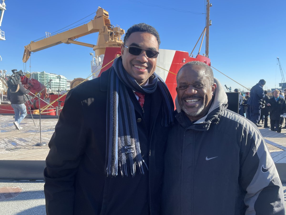 adasmckinley's tweet photo. We enjoyed joining the Coast Guard and the Christmas Tree Ship Committee on this cold but sunny day to kick off the delivery of live trees to more than 1,200 Chicago households! 

#AdaSMcKinley #ChristmasTreeShip #CoastGuard #CoastGuardCutterMackinaw #EmpowerEducateEmploy https://t.co/heZiz4DqjA