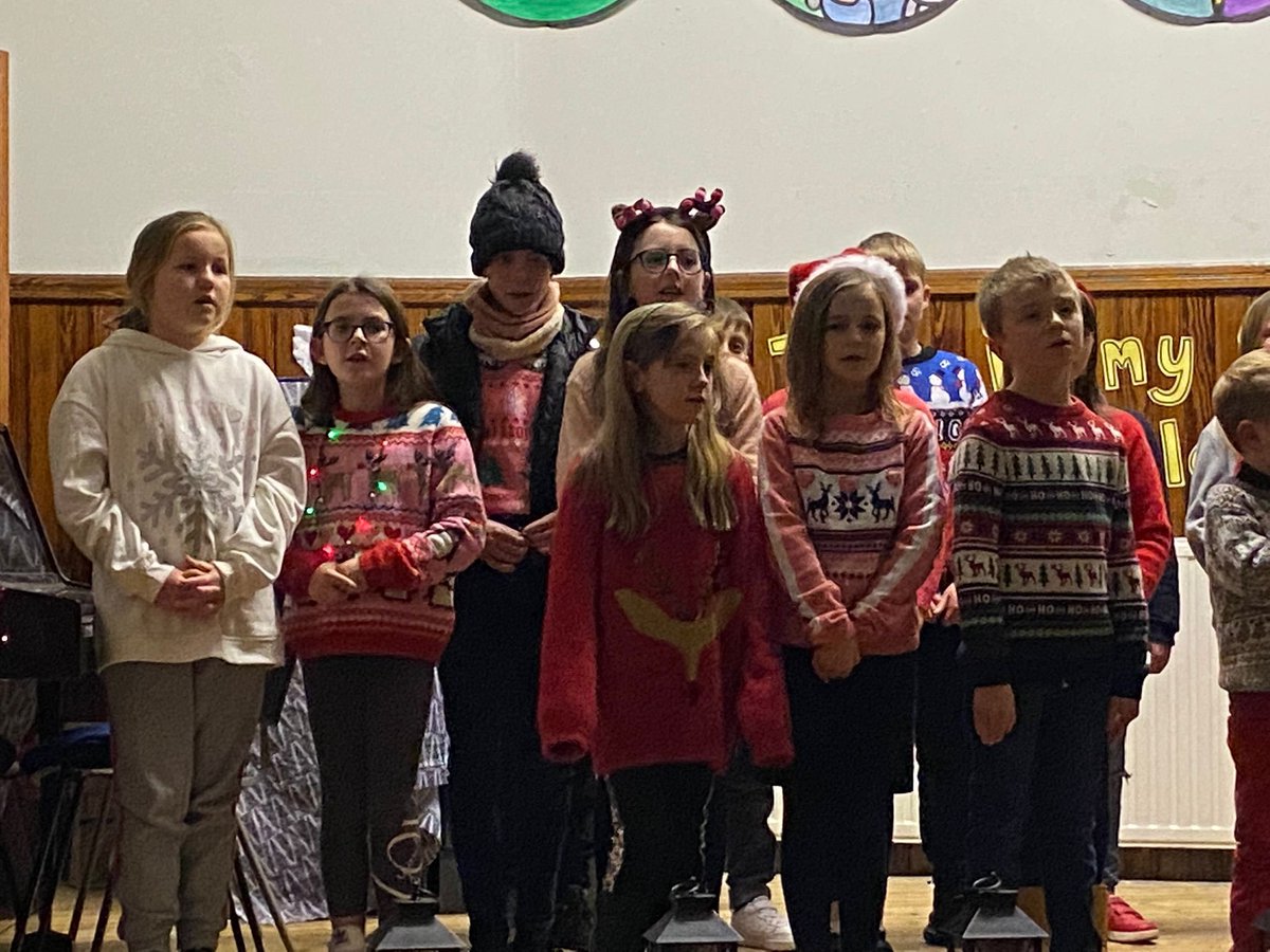 PortknockiePri1's tweet photo. 🎄We were invited on Saturday evening to sing at the switch on of the Portknockie Christmas Lights - everyone sang their hearts out! A special well done to our youngest pupil, Ben who had the important job of switching the lights on.🎄 https://t.co/72aluOjJyW
