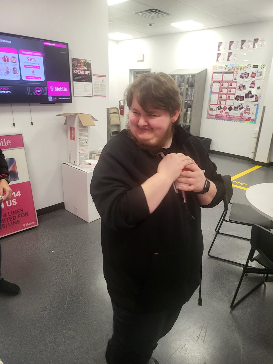 AndrewSeibert5's tweet photo. @BLewis512 @yes_i_cantu We have our first winner! https://t.co/QE4cOA32u6