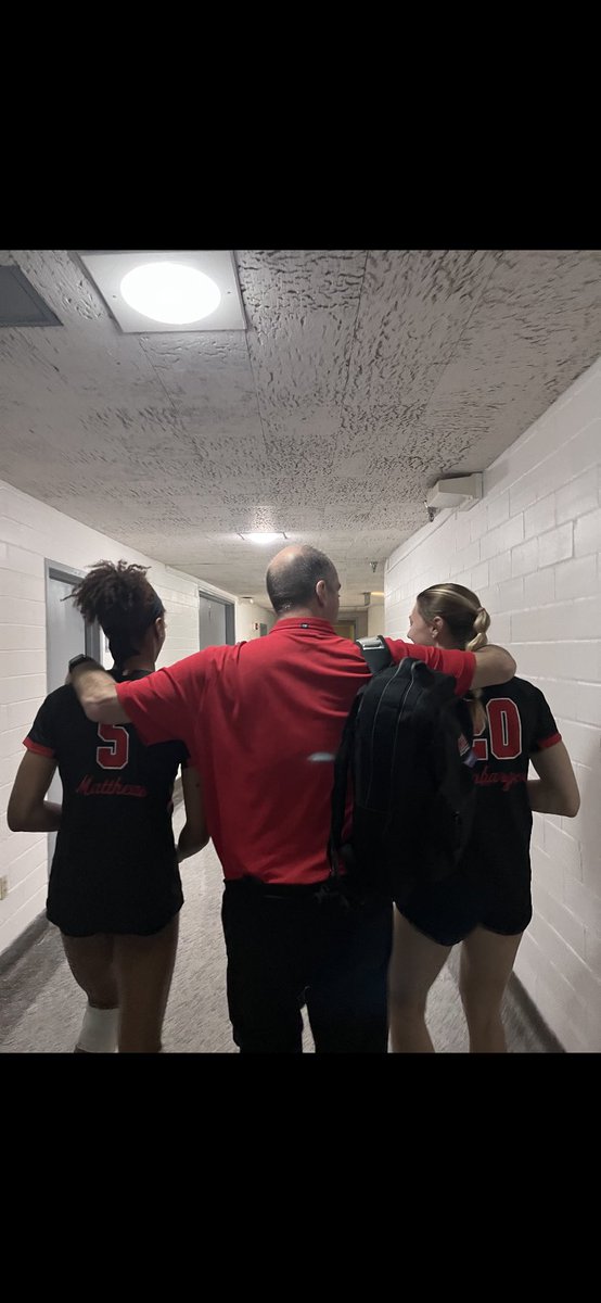 Will cherish this photo forever.  Two of the all-time greats and two amazing young women. Love you <a href="/Swift__lo/">Lo</a> <a href="/Katie_Iso/">katie isenbarger</a>