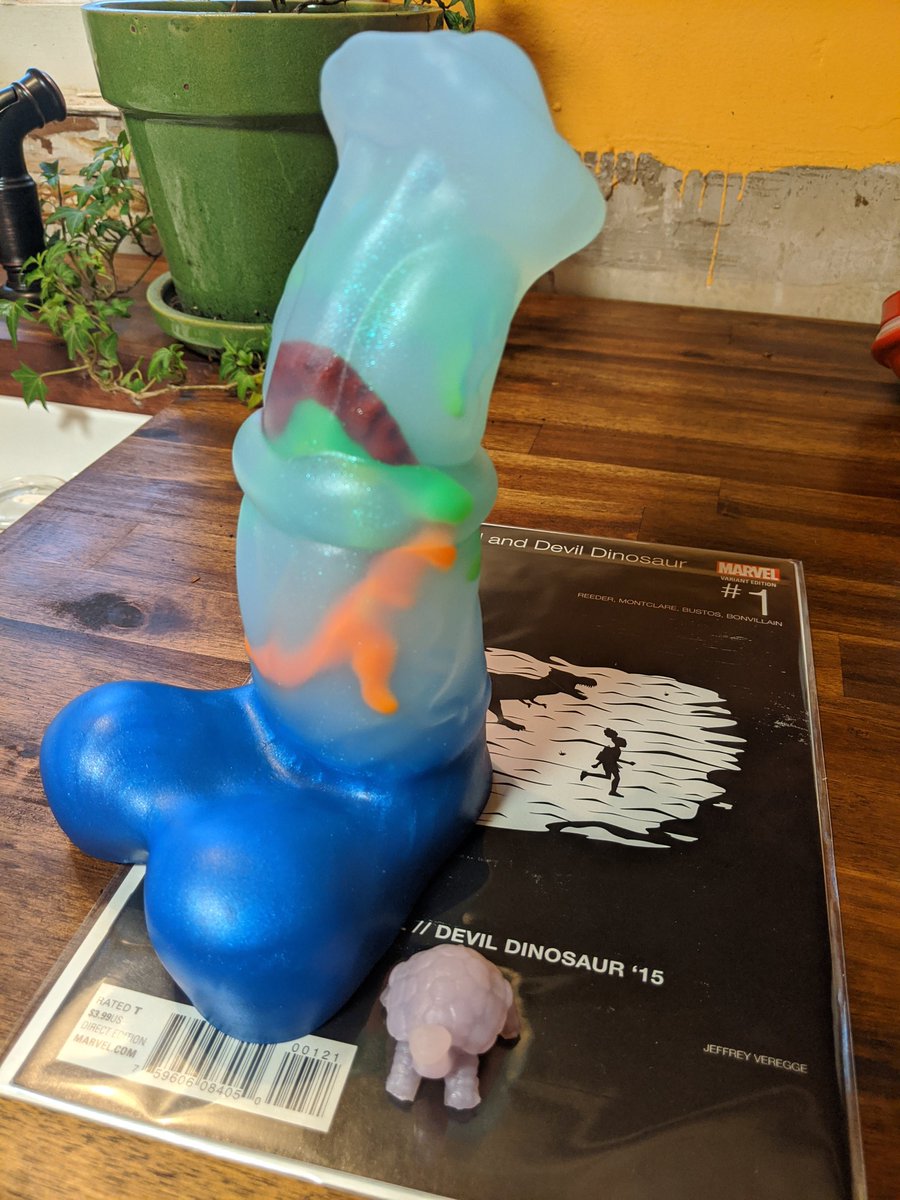 Dino mail day 🦕🥰 getting back into buying dongs after a hiatus and couldn't resist this from <a href="/GroveFantasy/">Fantasy Grove</a> 🧡 pics don't do it justice cuz it's 100% cooler in person 🔥