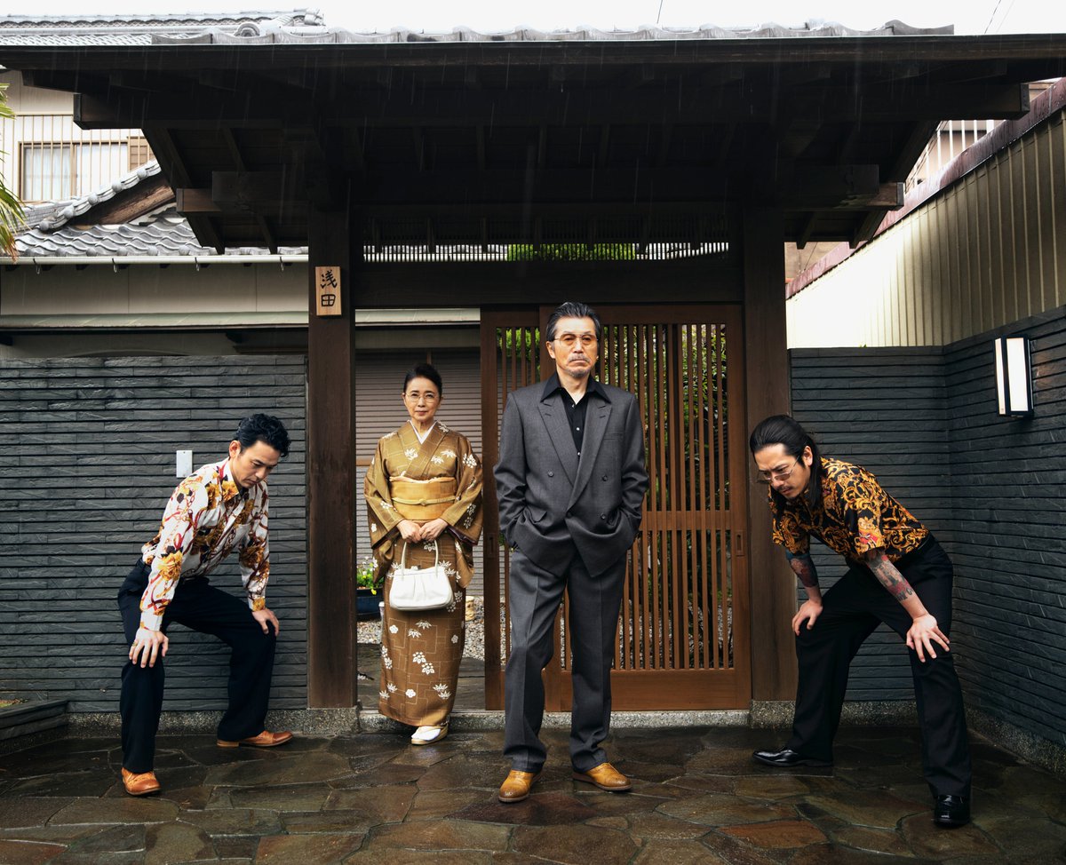 HanabiCommunity's tweet photo. 📸 Masashi Asada est un photographe qui a pris des portraits de sa famille dans des postures improbables afin de réaliser leurs rêves.❤️Son histoire est au cœur de LA FAMILLE ASADA. Il sera présent à Paris le 17/12 au MK2 Bibliothèque 👉🏻 https://t.co/eP4iSuu5AO
Au cinéma le 25/01 https://t.co/4nOkIldEJk