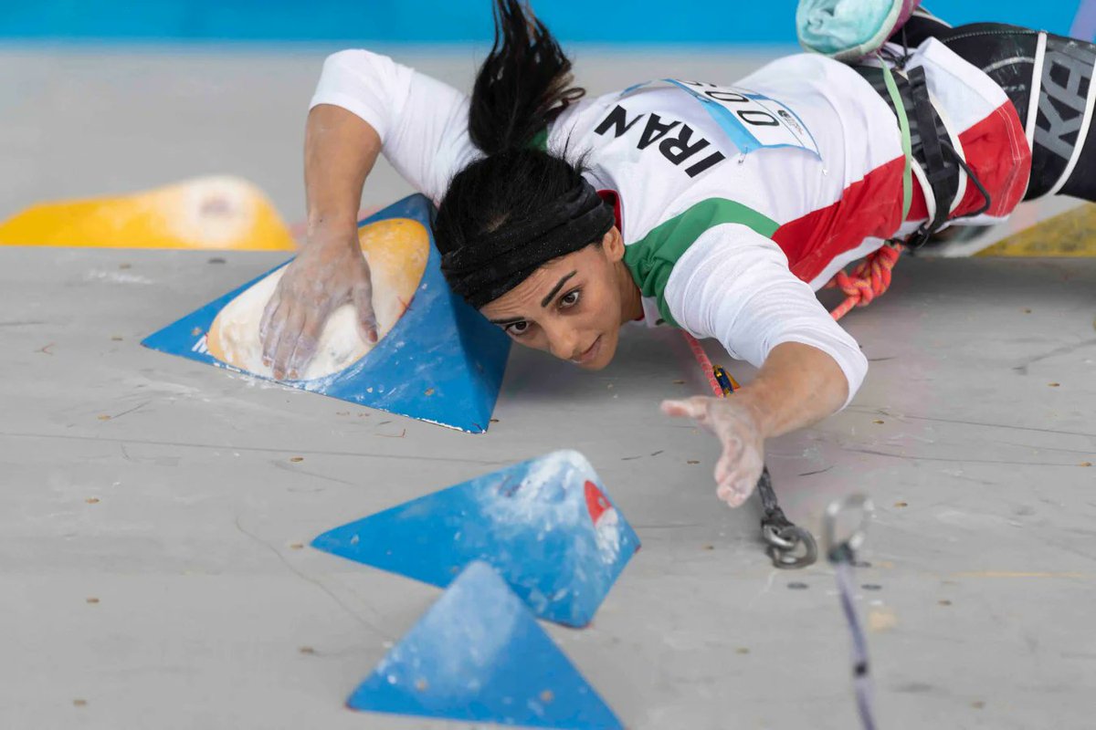 NiemaMovassat's tweet photo. Ihr erinnert euch an die mutige #ElnazRekabi, iranische Klettersportlerin, die ohne Kopftuch in Südkorea angetreten ist? Das iranische Regime hat nun aus Rache das Haus ihrer Eltern zerstört.
#IranRevoIution https://t.co/RUnUDH0iFt