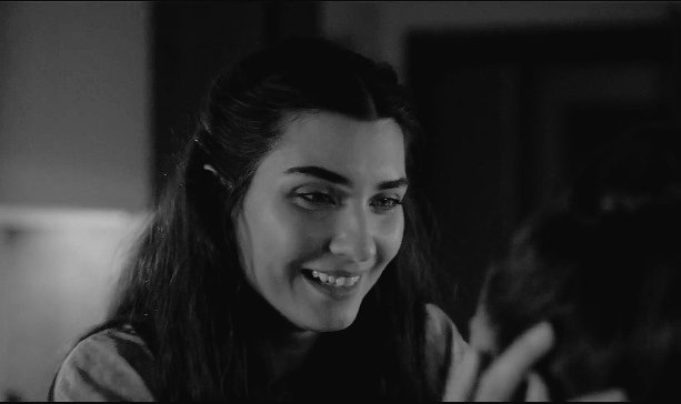 SALTTUBA's tweet photo. Zeytin Ağacı hakkında;
#TubaBüyüküstün  Çabanın  karşılığını bu şekilde alabiliyor olmak, en büyük ödül. Paris'te sokakta birçok kişi beni durdurup, siz Another Self'te oynayan oyuncu musunuz diye dizinin konusu ile ilgili konuşmak istedi. https://t.co/RHkiGICQkp