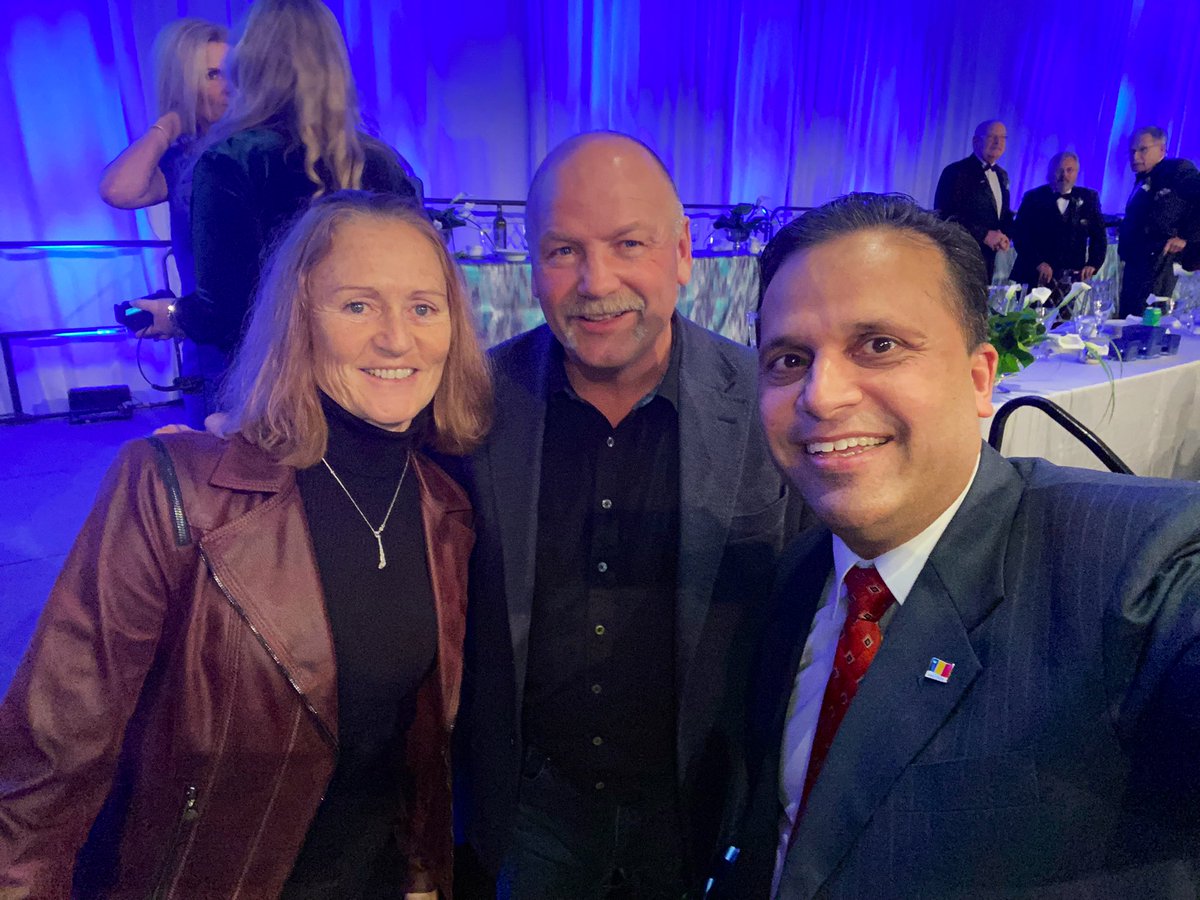 guptamanan's tweet photo. A pleasure to attend the Annual Sold Out Toronto Transportation Club @TorTransClub Dinner in the esteemed presence of Canadian Hockey legends Wendel Clark, Geraldine Heaney, Tess Bonhomme and Nick Kypreos #ttcannualdinner  After Hours Party sponsored by @TruckNewsMag https://t.co/bMgqZsmORC