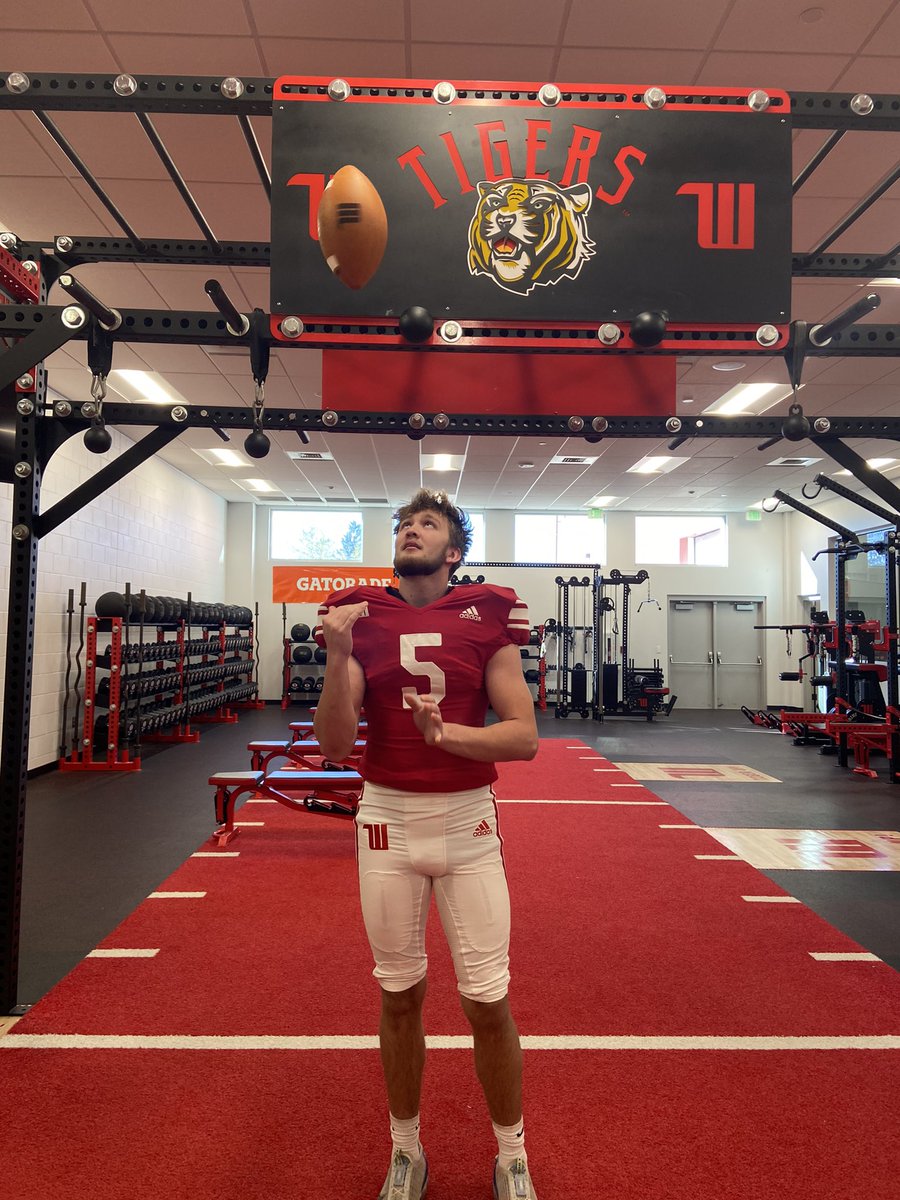 Extremely excited and thankful to receive an offer from Wittenberg University ! <a href="/JimCollins_FB/">Jim Collins</a> <a href="/OakHillsFB/">Oak Hills Football</a> <a href="/rodenjustin/">CoachRoden</a>