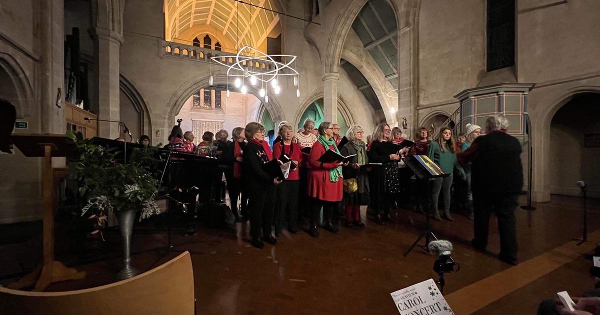 BaconBoy1989's tweet photo. This evening, I attended another beautiful #CarolConcert in aid of the #SeaviewProject. https://t.co/15x0oxrBli