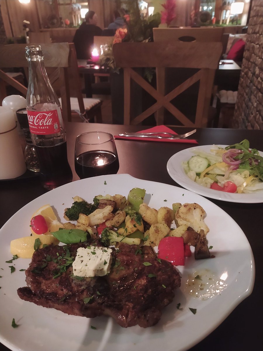 Parmida_B_'s tweet photo. Had to search so much to find a grilled lamb or beef. I was getting mad! But finally found it 🥲
#DateNightWithMe https://t.co/3Yuq0edXGo