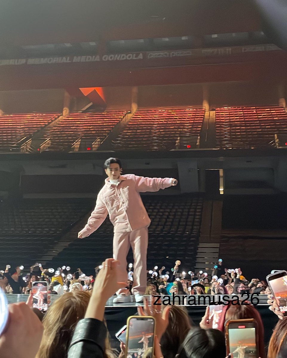 zazazarzar's tweet photo. Random pics and my god are they unreal irl
#ateezincanada #ateezinhamilton #ehtinypresent #ehteezpresent #ehteez https://t.co/G7jNqpWtsw