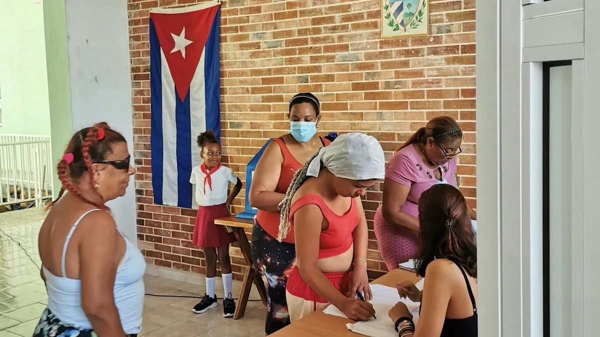 SauvonsAssange's tweet photo. 🚩 De jeunes Américains observent les élections à Cuba ... & découvrent la vraie démocratie
Si 1 véritable démocratie ouvrière peut être réalisée à 90 miles de nos côtes elle peut aussi l'être ici, aux 🇺🇸 & aux 4 coins du 🌐
Par @CallaWalsh Multipolarista
https://t.co/h2ccV7YY5G https://t.co/DIUAcT5jHc