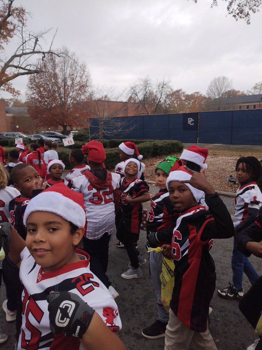 Little_Devils17's tweet photo. Great time in the Christmas parade for our players and cheerleaders!

The cheerleaders sounded great!

#clintonlittledevils https://t.co/tDLLVtUrUn