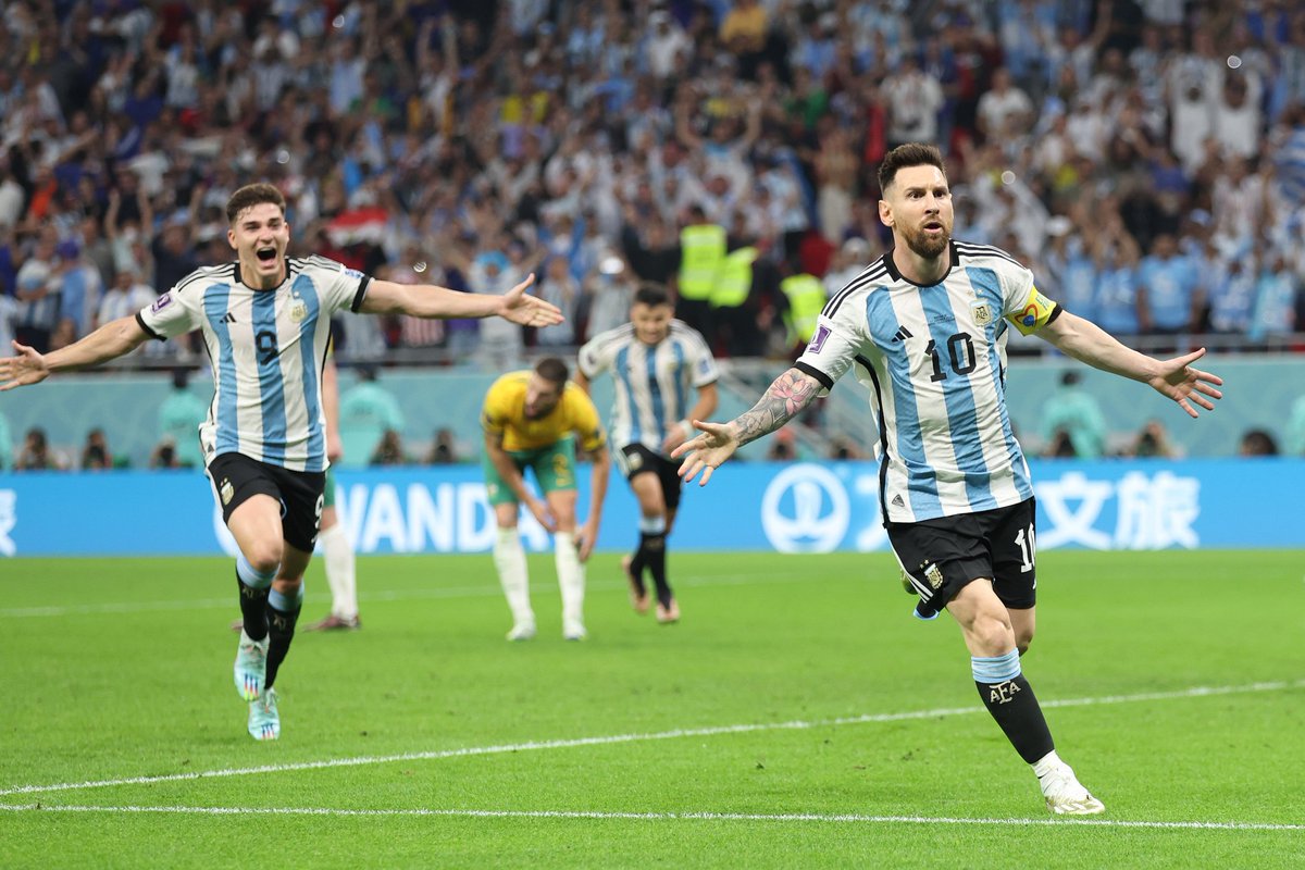 UNO650AM_'s tweet photo. ⚽️ La Selección Argentina 🇦🇷 avanzó a cuartos de final del Mundial #Qatar2022, tras vencer a Australia 🇦🇺

#ARG 2 🆚️ 1 #AUS

📸 @fifaworldcup_es 

#DeportesUno https://t.co/A1Z66bm3yq