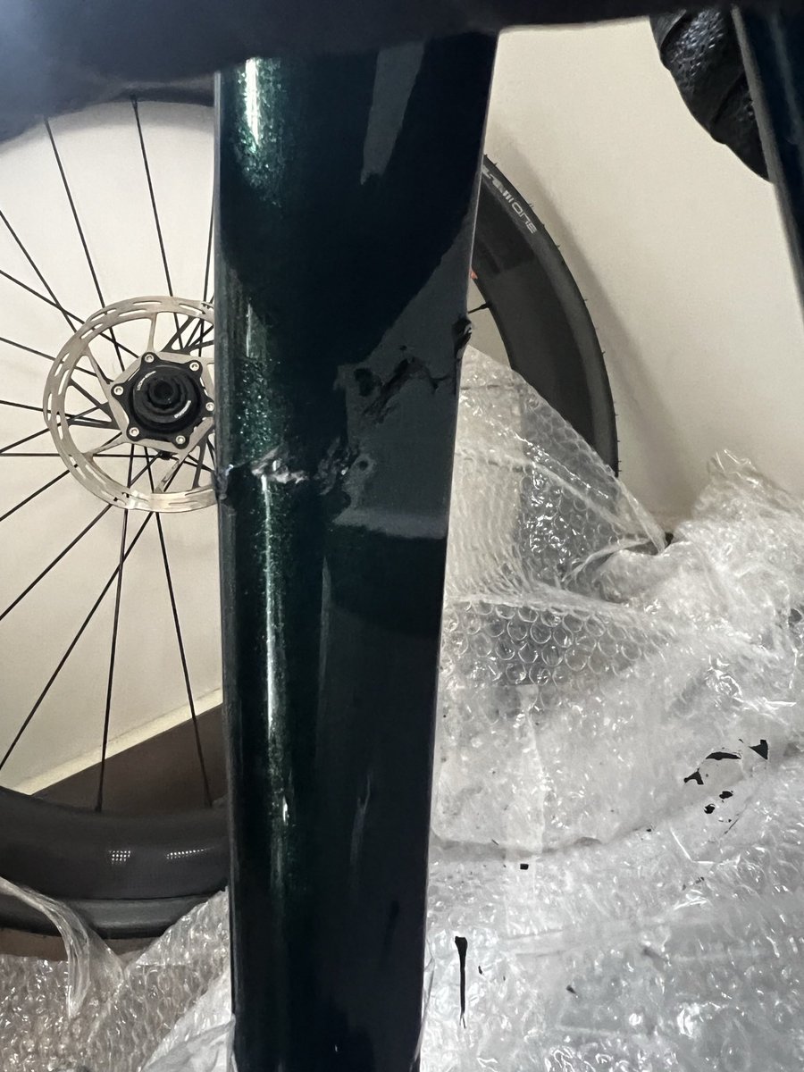 monicycling's tweet photo. Es muy frustrante cuando pasan estas cosas con las aerolíneas. Ya el servicio es caro como para no nos cuiden el material de trabajo. Demasiado injusto que rabia @AirFranceES @CopaAirlines y no es la primera ves https://t.co/DHlBdCOlIe