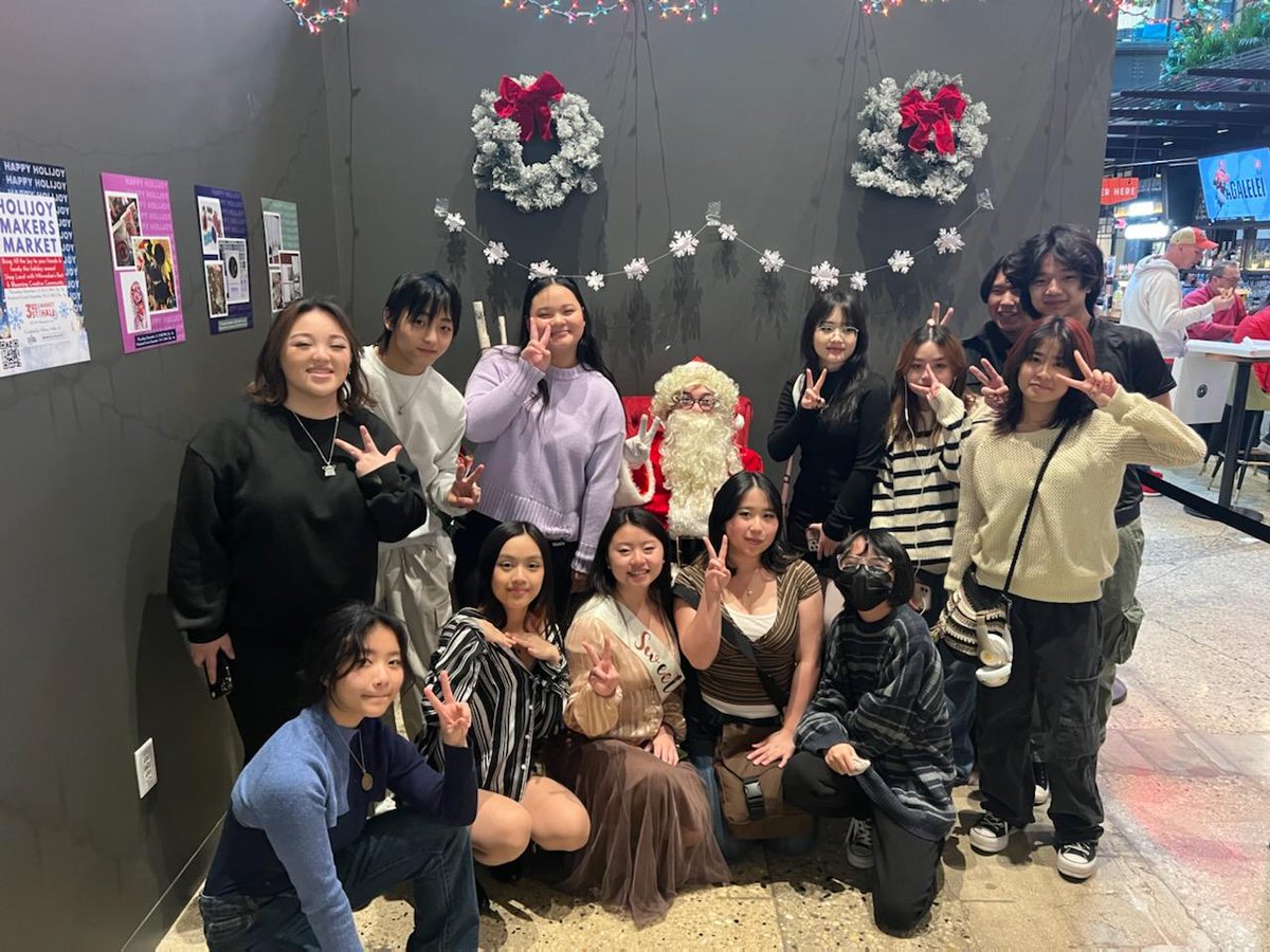 erikk292mke's tweet photo. Grateful to help bring holiday cheer @3rdStMarketHall. During my time as Santa, there were a few #AAPI community members who complimented me & 1 shared, "It's Asian Santa!" #RepresentationMatters @OmarMKE1 @KristinBrey @Michael4MKE #LetsLiveWell @Aurora_Health #AdvocateHealth https://t.co/3Xd5fSZTXy