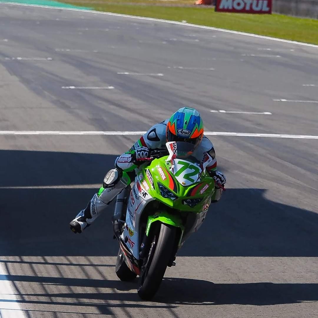 PascalBarkhuis's tweet photo. Morgen op het @ttcircuitassen is er een tribute voor #VictorSteeman het is van 15.00 tot 18.00 #AlwaysourVictor 💚 https://t.co/UUQdPDymvz