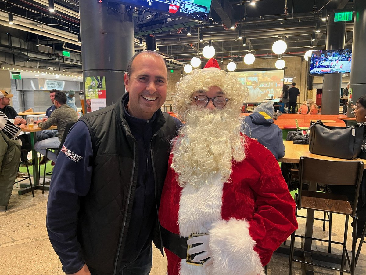 erikk292mke's tweet photo. Grateful to help bring holiday cheer @3rdStMarketHall. During my time as Santa, there were a few #AAPI community members who complimented me & 1 shared, "It's Asian Santa!" #RepresentationMatters @OmarMKE1 @KristinBrey @Michael4MKE #LetsLiveWell @Aurora_Health #AdvocateHealth https://t.co/3Xd5fSZTXy