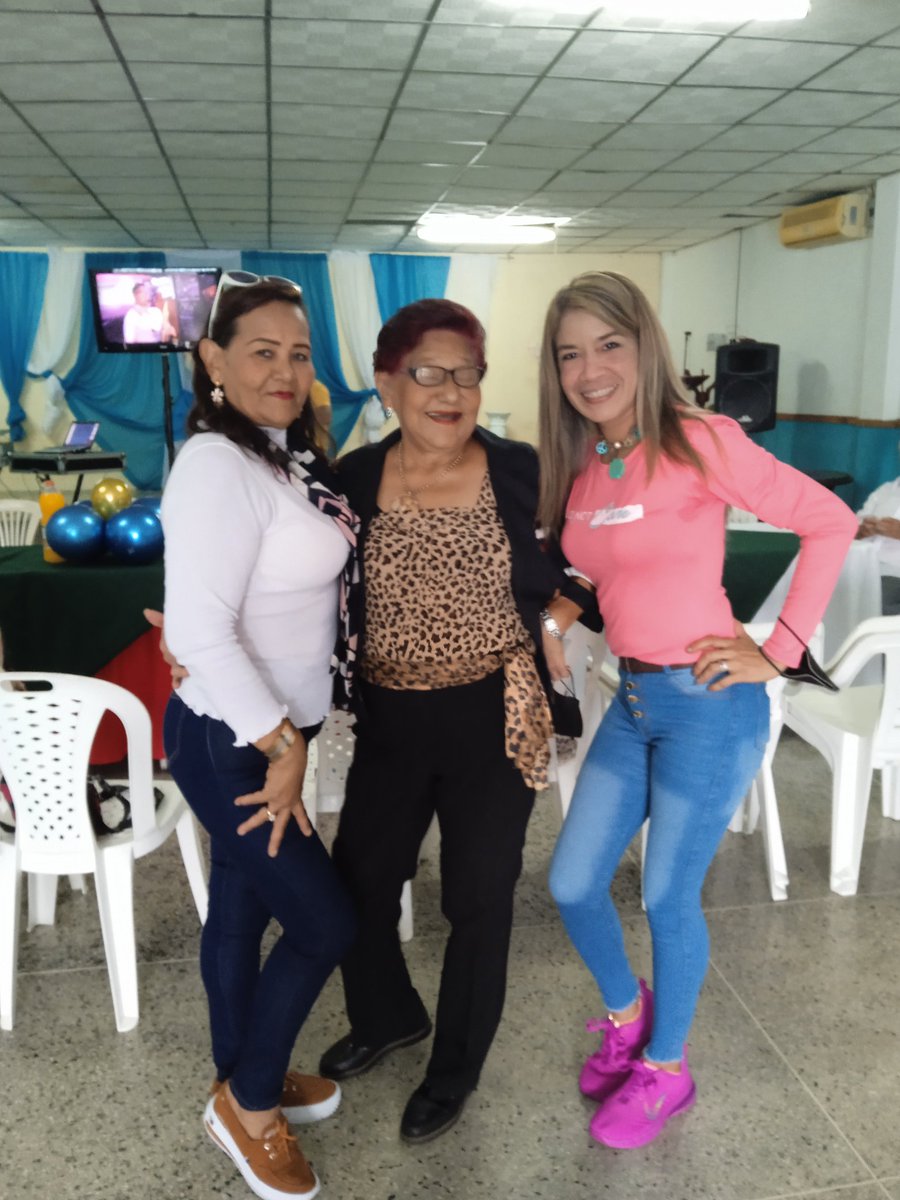 AlejandCall1680's tweet image. #03Nov22 Hoy nuestra gran familia Acción Democrática celebro un compartir de Navidad con los compañeros del CES nuestras autoridades Sandra Alfaro y nuestro líder Piero Maroun Dios nos bendiga en la unión está la fuerza ProsperidAD 🇻🇪