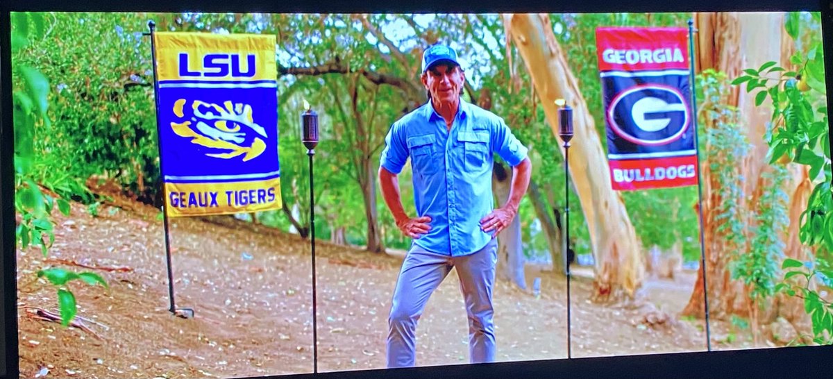 elizabethcrisp's tweet photo. This #survivor #secchampionship mash up is weird… https://t.co/R2vNSigTNF