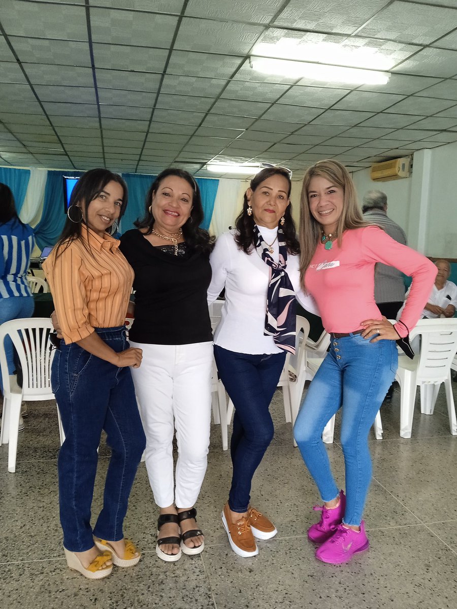 AlejandCall1680's tweet image. #03Nov22 Hoy nuestra gran familia Acción Democrática celebro un compartir de Navidad con los compañeros del CES nuestras autoridades Sandra Alfaro y nuestro líder Piero Maroun Dios nos bendiga en la unión está la fuerza ProsperidAD 🇻🇪