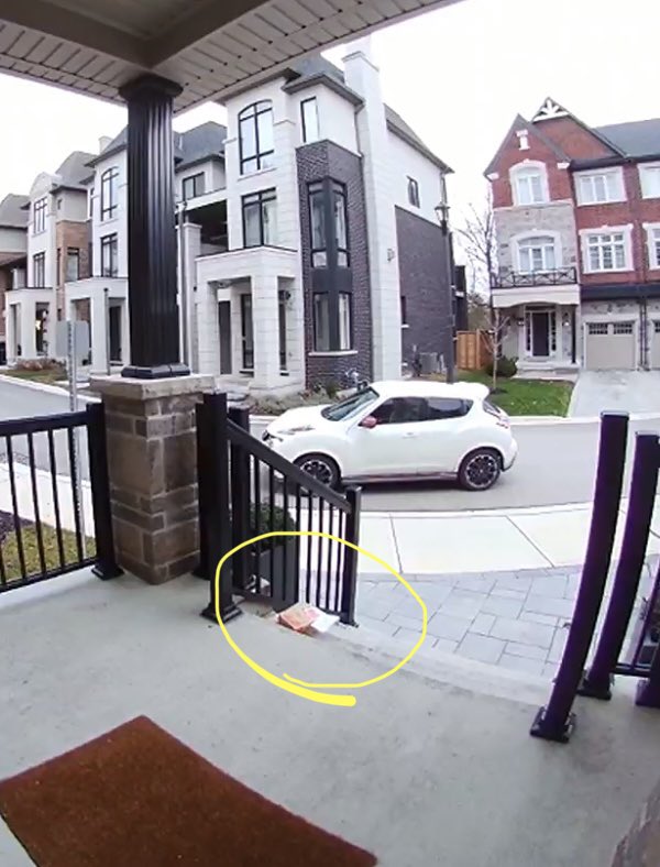 Who else has had their food dropped on the steps by <a href="/DoorDash/">DoorDash</a> drivers after specifically asking for it to be handed off in person? 3 times in a row now… well done <a href="/DoorDash/">DoorDash</a> #fail #CustomerService
