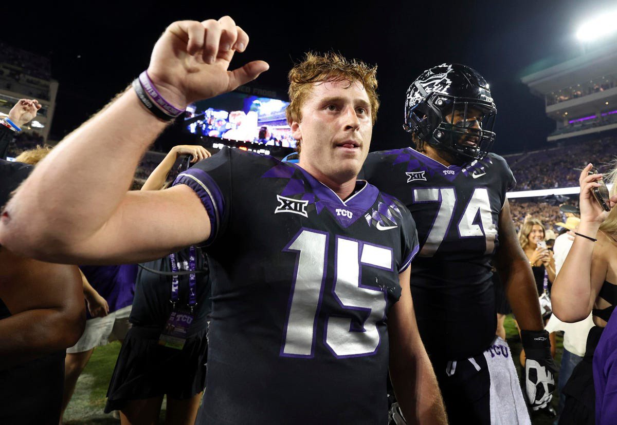 MrColeThompson's tweet photo. Max Duggan:
- Three-year starter for Gary Patterson
- Stays with Sonny Dykes to compete
- Has heart surgery
- Loses QB1 title.
- Comes in ONLY due to injury
- Finishes with 3,070 passing yards
- 34 total TDs, 3 INT, 171.3 rating 
- Gave TCU a chance late.

Never give up #HE15MAN https://t.co/i9VRTwK0bL