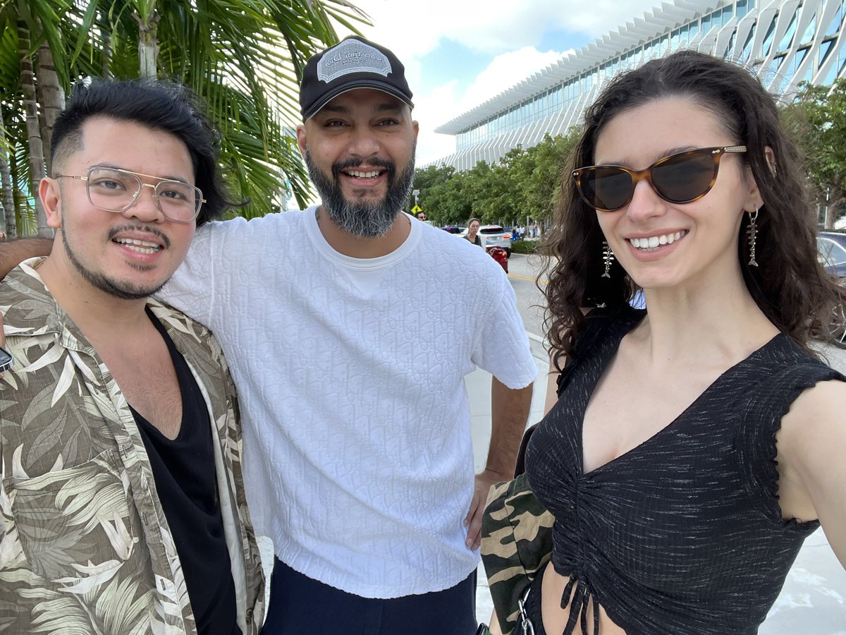 wirelyss's tweet photo. 👓👑🕶️ @goblintown #fartbasel #artbasel https://t.co/h99QPcJepF