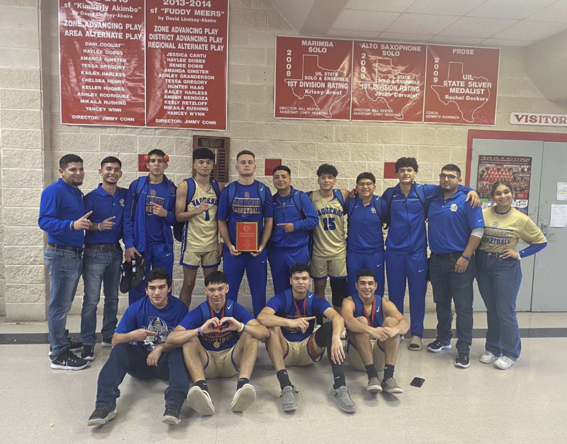 1st place in Three Rivers Tourney 

choronicles 15:7 “Be strong and do not give up. For your work will be rewarded”

#brotherhood #32MOH #LetsRun <a href="/VaqueroBasketb1/">Vaquero Basketball</a> <a href="/CoachBen007/">Ben Benavides</a> <a href="/abel_casas3/">Abel</a>
