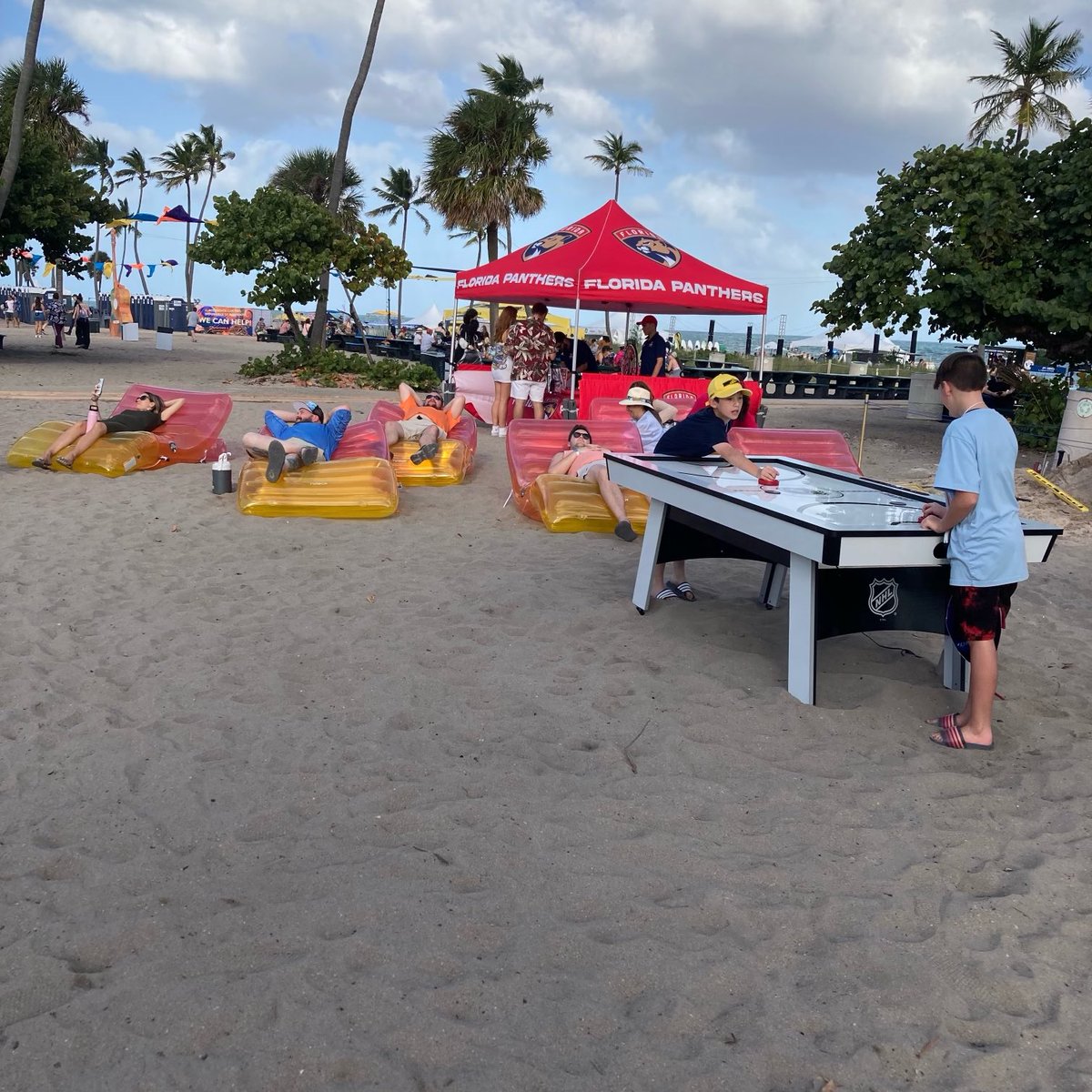 FlaPanthersCARE's tweet photo. Heading to @beachfestival today or tomorrow? Make sure to stop by the @FlaPanthers Chill Zone for games, giveaways and a spot to relax. 😎

Check out that #NHLAllStar sand sculpture too! 👀 https://t.co/X2WrBnqJSe