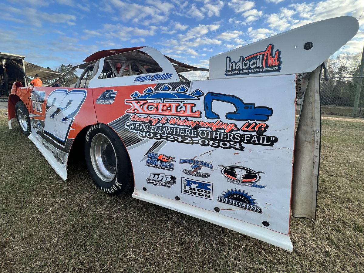 JeremySteele22's tweet photo. It’s 𝗥𝗔𝗖𝗘 𝗗𝗔𝗬 at Swainsboro Raceway! 🏁

Our Xcell Grading &amp; Waterproofing-backed @LonghornChassis is out of the box and set to conclude our ‘22 season in tonight’s $7,500 to win #Turkey100 main event! 🦃

@IndocilArt | @FKrodends | #HornsUp 🤘 https://t.co/CLQ1gBKzHT