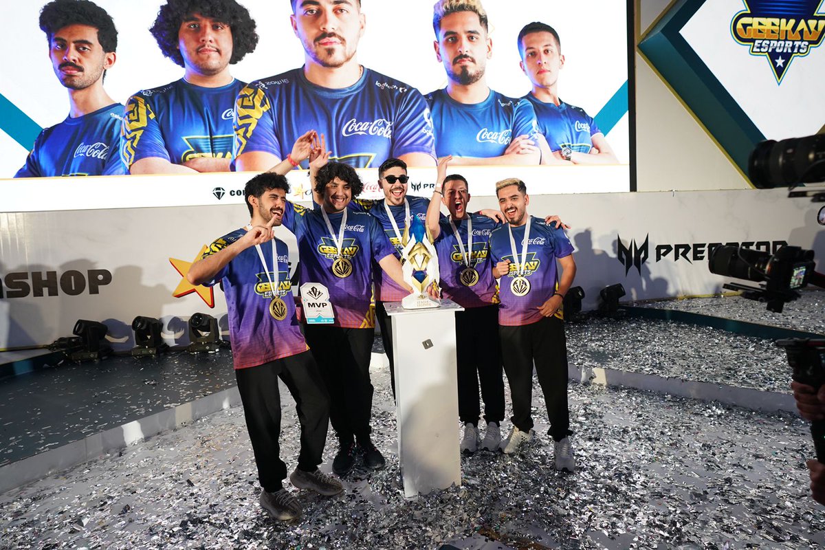 geekay_esports's tweet photo. لحظات تسليم كأس ال #IAC2022
نحن فخورين جدا بما قام به الفريق على مدار السيزن كله💪

#GK_FTW #LEIP22 #IAC2022 #PlayForIAC #IACFinals @iac_mena https://t.co/JGjzgVNvxu