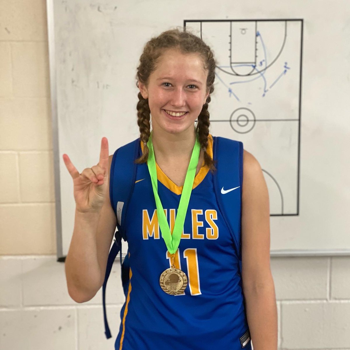 _alamoheightsladyhoops tweet media