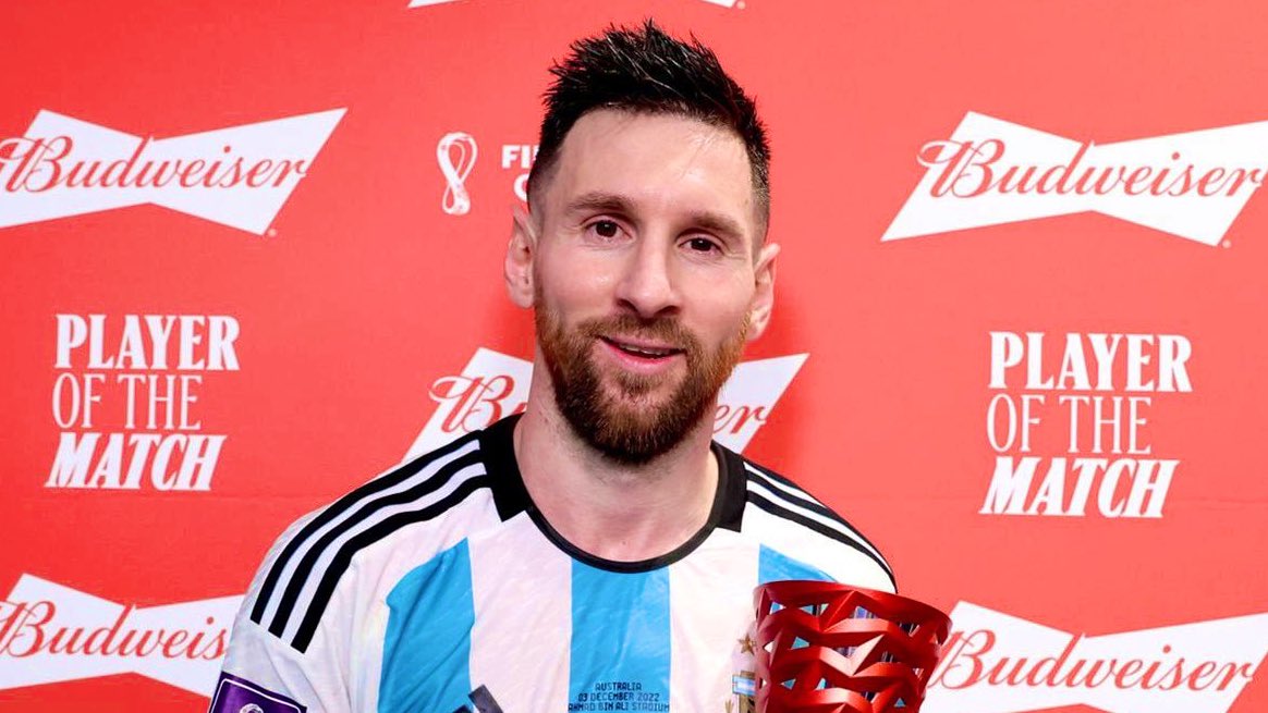 Leo Messi se acaba de convertir en el jugador con más premios MOTM (Hombre del partido) de la historia de la Copa del Mundo. El mejor futbolista de todos los tiempos convirtió en rutina lo extraordinario. #QatarWorldCup2022