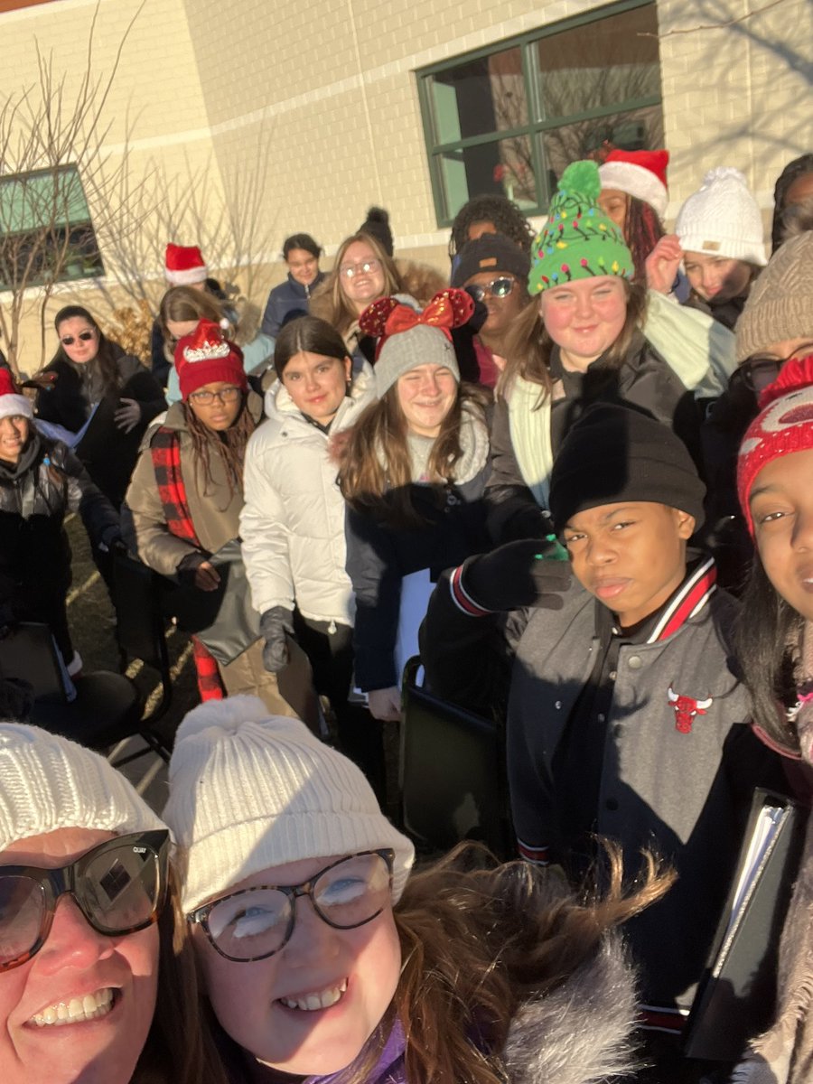 jendaly12's tweet photo. Kicking off the Christmas season with the CMS singing panthers at the Dickens Christmas! 🎄🎄🎄@MrsBanosCruz #beevergreen https://t.co/7cifcOuX2R