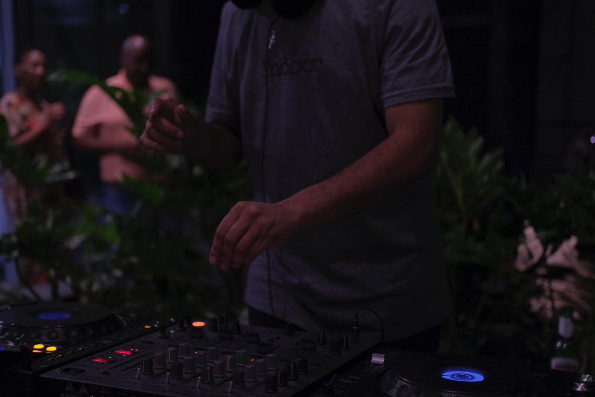Vodacom's tweet photo. Just when you thought the night was over! #VodacomRED e re after party! 💃💃💃
Slay 🤩 and stay camera with the Samsung Galaxy Z Fold4 📸 Ready to capture the good vibes when you are!
Can you tell we're having a good time? 😁
#SwitchToRED #IndoorWithJSomething https://t.co/QVGIba6veM