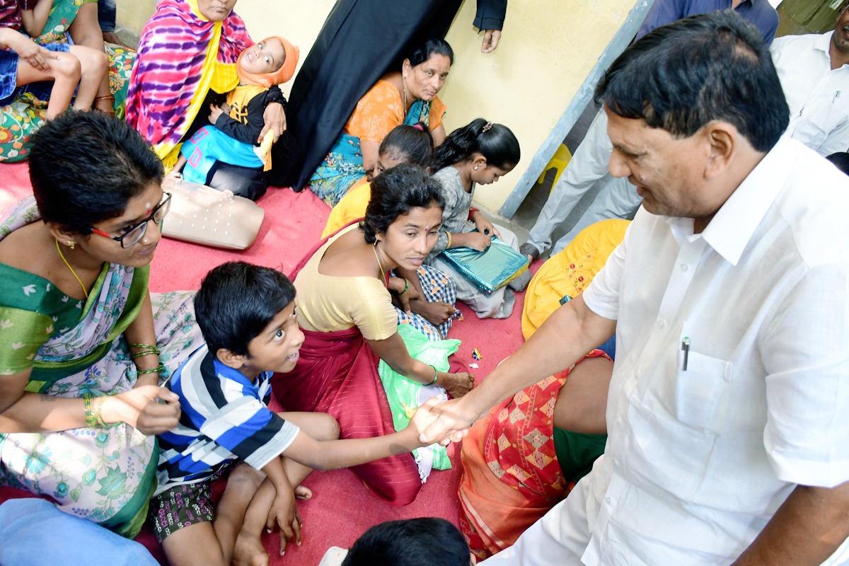 RSairathod's tweet photo. ప్రపంచ దివ్యాంగుల దినోత్సవం సందర్భంగా మిర్యాలగూడలో దివ్యాంగ పిల్లలను కలుసుకుని వారికి అన్ని విధాలా అండగా ఉంటానని భరోసా ఇవ్వటం జరిగింది@nbrmiryalaguda @MinisterKTR @KTRTRS @KTRoffice @BagathNomula https://t.co/waPev7YqiQ