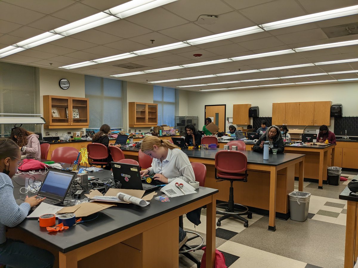 ChickTechRDU's tweet image. Chicktech RDU STEM weekend 2022 At Meredith College #MeredithStemCollege Robotics Workshop. Thanks to #NetApps for sponsoring this workshop. Register students for this year long program chicktech.org/for-students/h…