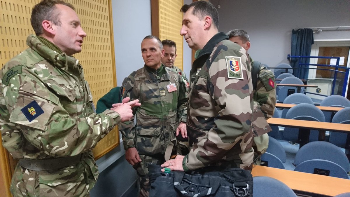 COM_ECIA's tweet photo. [#SCORPIONXII] Fin de la première séquence, mission accomplie pour l'@9_BIMa_AdT. Après l'action, l'analyse à chaud : le Laboratoire du Combat #SCORPION se réunit pour confronter les observations, tirer les enseignements et identifier les objectifs d'observations à atteindre. https://t.co/WLtViYThO4