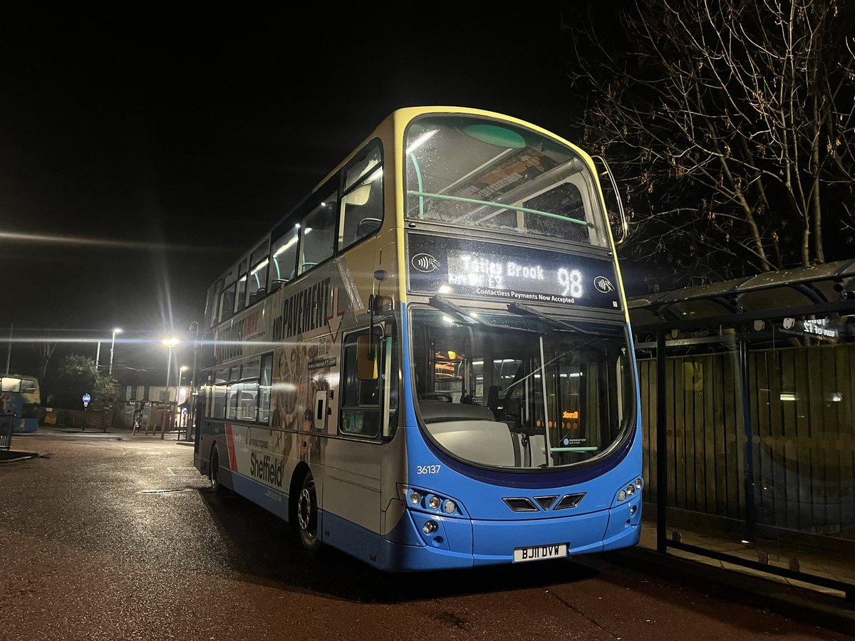 The last and final bus for me tonight is 36137 running on service 98 awaiting it’s 21:30 towards Totley Brook. Saturday 3 December 2022