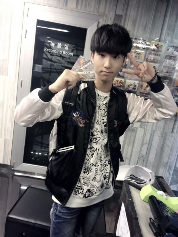 chyunexo's tweet photo. @dkzitos jisung predebut https://t.co/FswNl0RWtJ