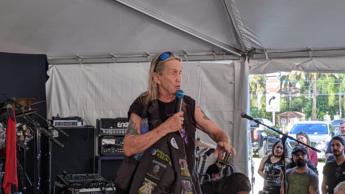 roadiecrewmag's tweet photo. Hoje o restaurante Rock 'n' Roll Ribs, de propriedade do baterista do Iron Maiden e empreendedor Nicko McBrain, completa 13 anos!

📸 Nardis Leme https://t.co/rqad27QVnh