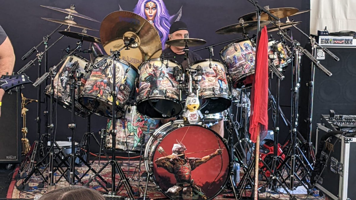 roadiecrewmag's tweet photo. Hoje o restaurante Rock 'n' Roll Ribs, de propriedade do baterista do Iron Maiden e empreendedor Nicko McBrain, completa 13 anos!

📸 Nardis Leme https://t.co/rqad27QVnh