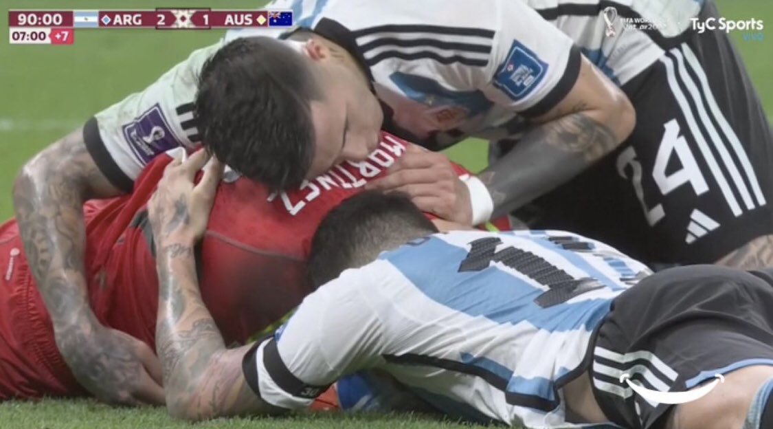 matimarcantonio's tweet photo. Hoy abrazamos al de Rojo 🇦🇷🇦🇷🇦🇷❤️❤️❤️

@Argentina #ArgentinaAustralia https://t.co/EyHz8c230q