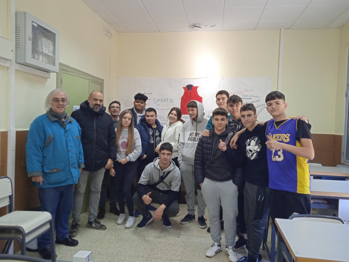Tejiendoados's tweet photo. Ayer recibimos una visita muy especial y nos trajo algo, pero sobre todo nos llenó de alegría y fuerzas para seguir en la cruzada en la que nos hemos embarcado. https://t.co/be0T8gPVMP