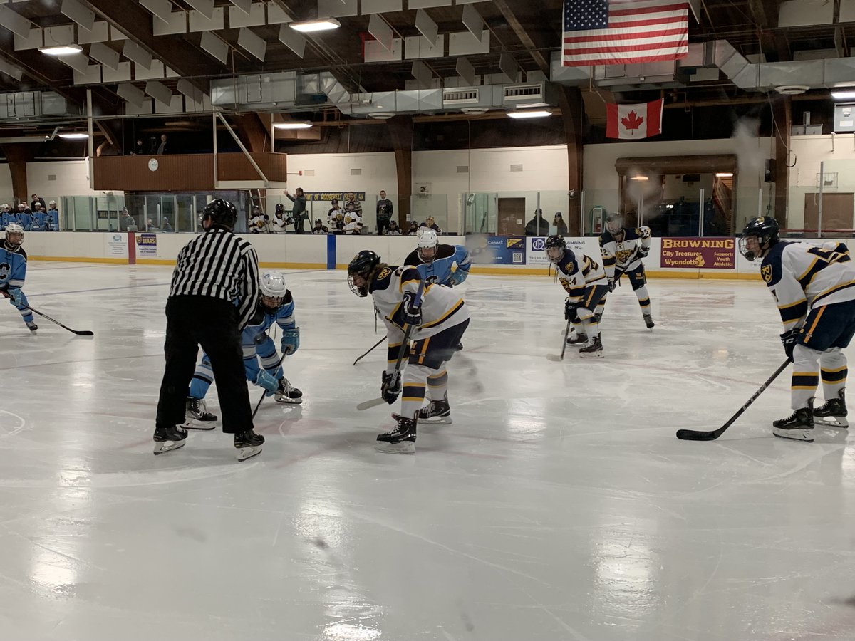 wpsathletics1's tweet photo. Wyandotte wins 4-3 over GR Christian in Hockey!  Goals by Heskett (2), Wilson and Hill with the game winner.  Assists from Kurc, Daum, Patterson, Gonzales and Heskett.  Go Bears! https://t.co/9Vmofn01Si